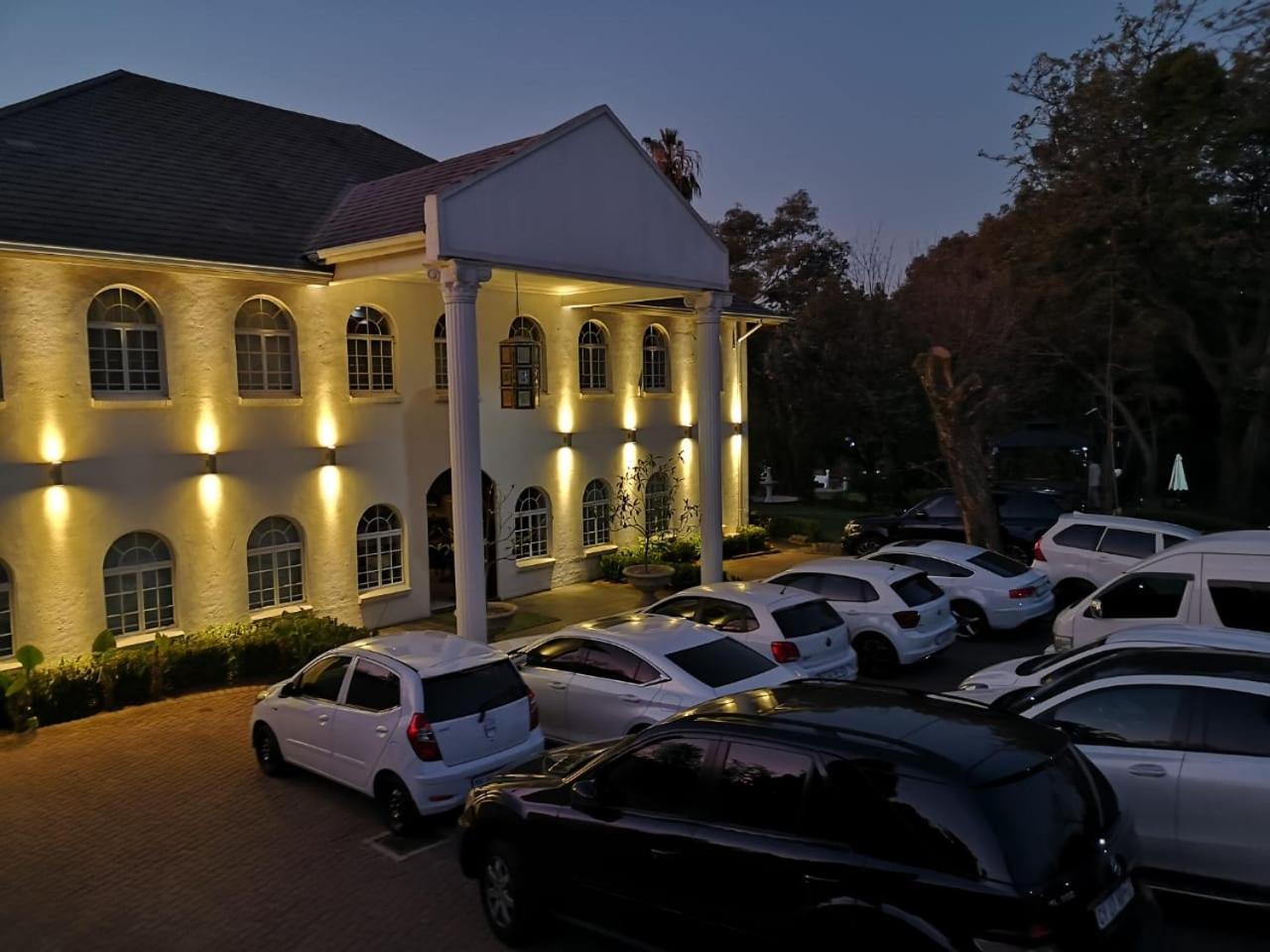 Lotus Guest House Йоханнесбург Экстерьер фото